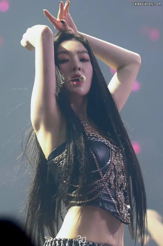 Irene  (Red Velvet) photo 6 of 94