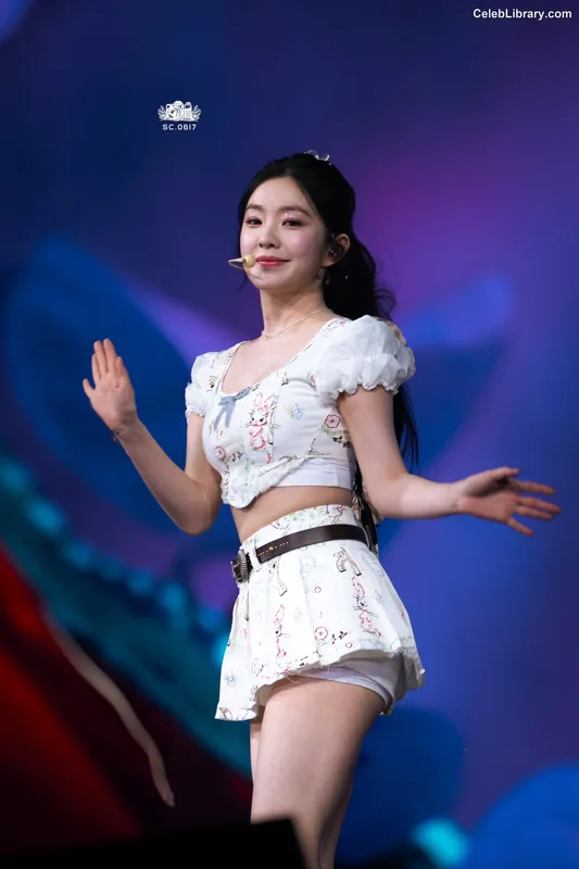 Irene  (Red Velvet) photo 13 of 94
