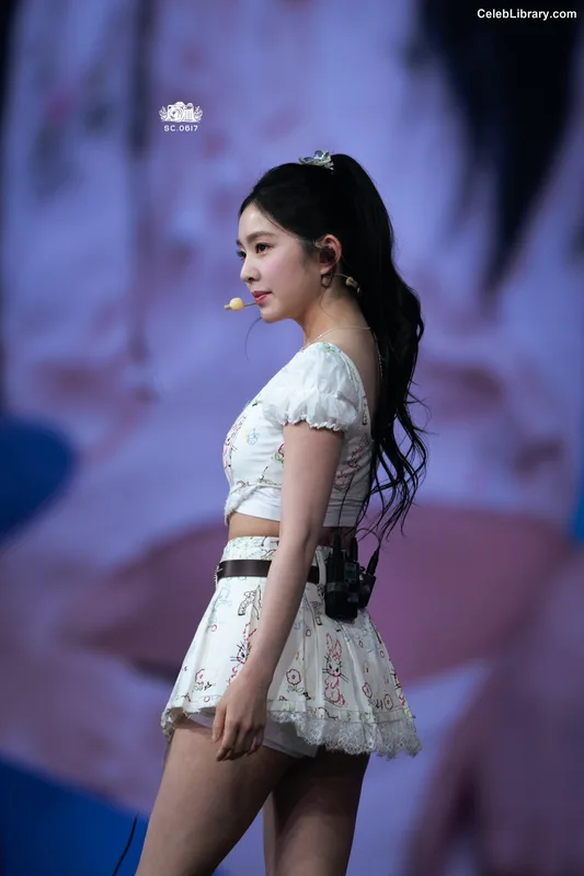 Irene  (Red Velvet) photo 16 of 94
