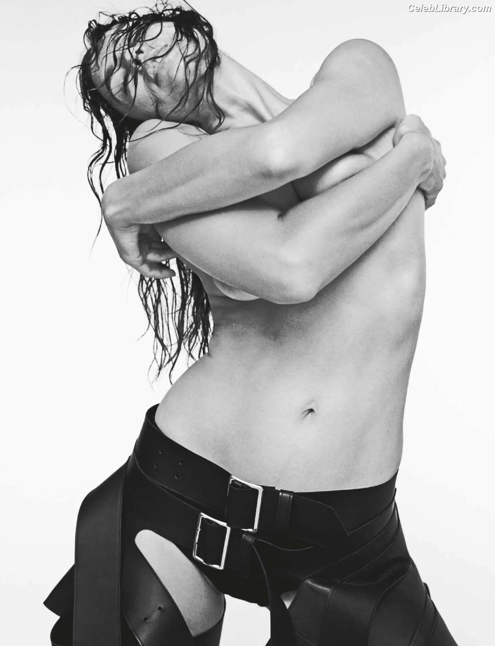 Irina Shayk photo 8 of 1221