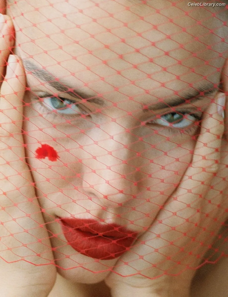 Irina Shayk photo 5 of 1221