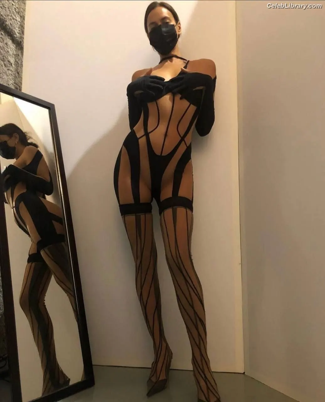 Irina Shayk photo 2 of 1221