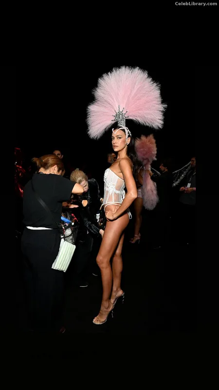 Irina Shayk photo 24 of 1219