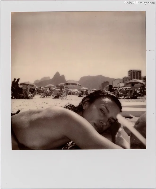 Irina Shayk photo 1 of 1219