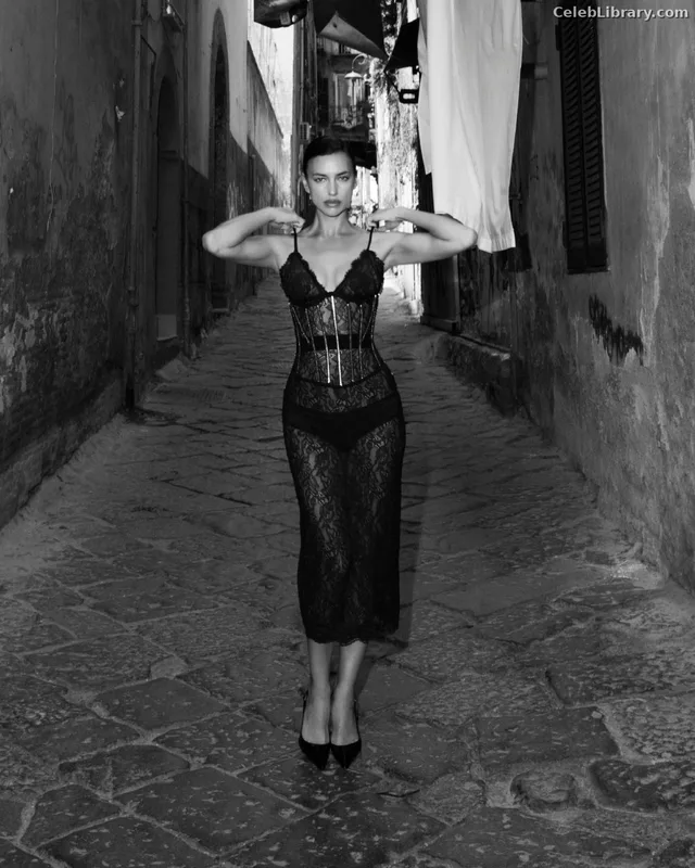 Irina Shayk photo 1 of 1219