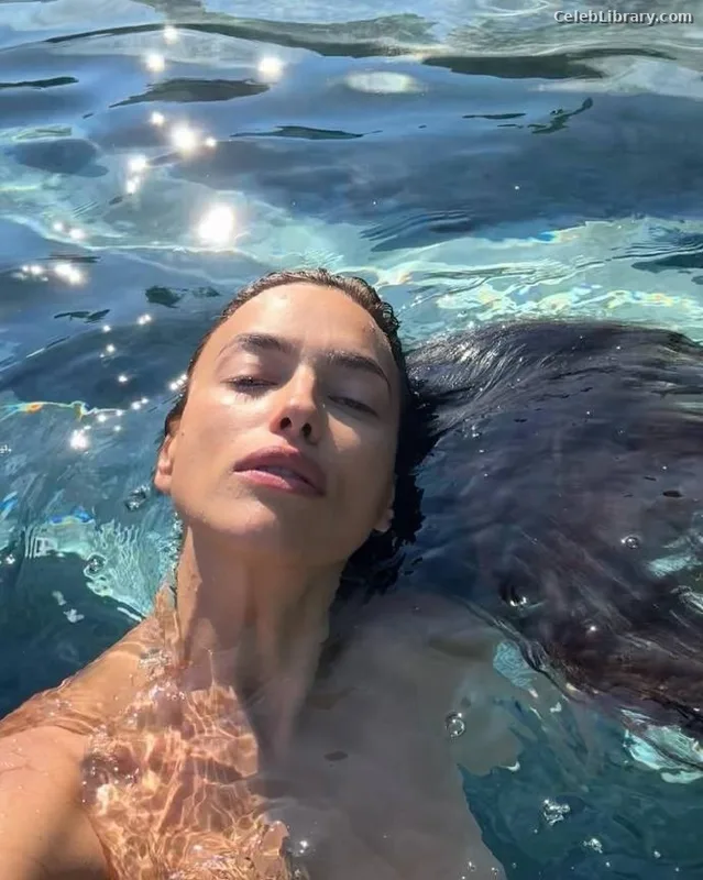 Irina Shayk photo 7 of 1219