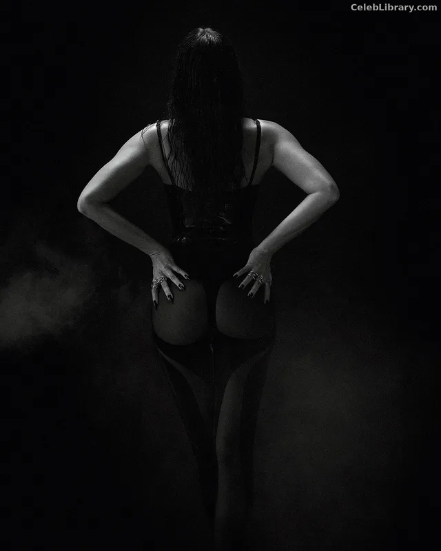 Irina Shayk photo 14 of 1219
