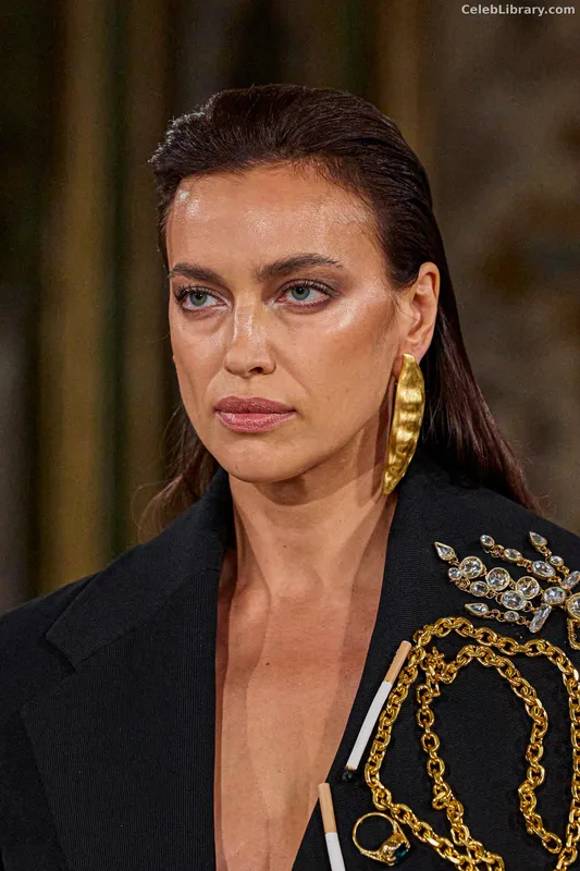 Irina Shayk photo 7 of 1219