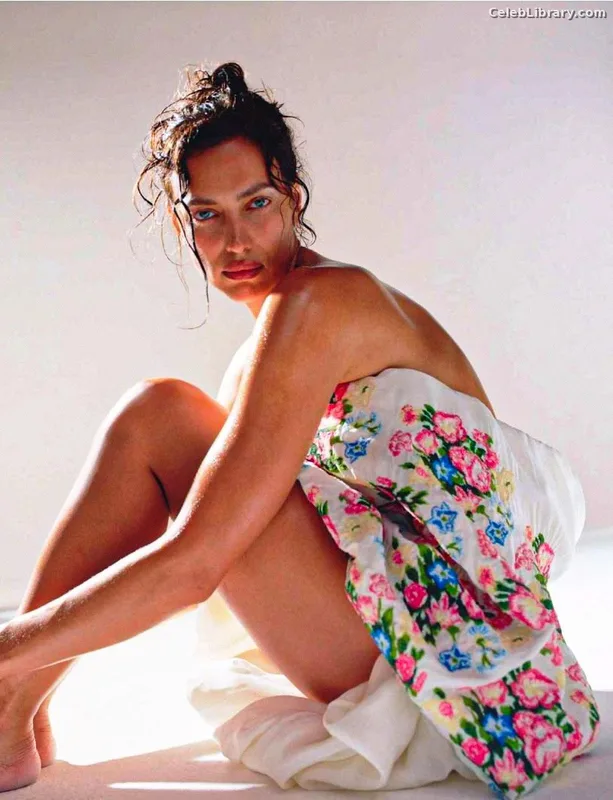 Irina Shayk photo 8 of 1219