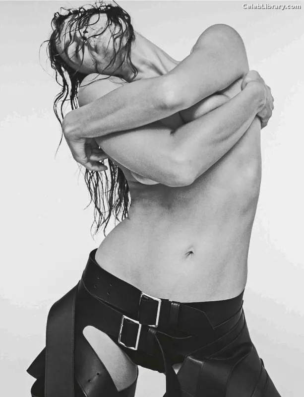 Irina Shayk photo 9 of 1219