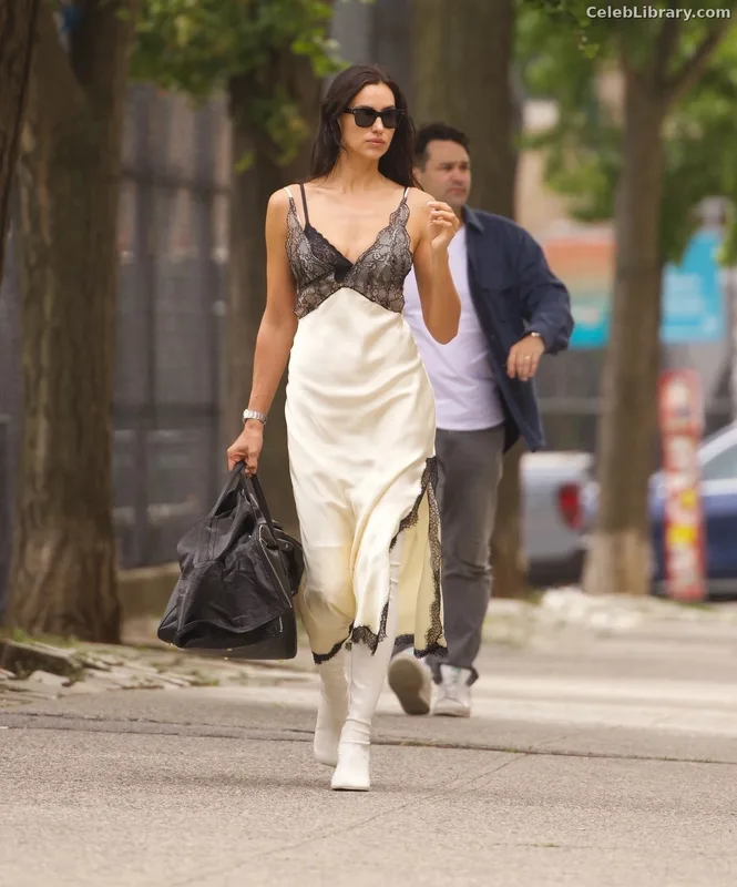 Irina Shayk photo 5 of 1219