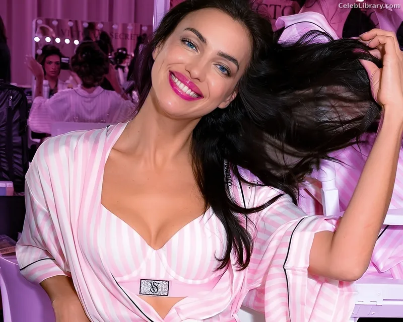 Irina Shayk photo 11 of 1219