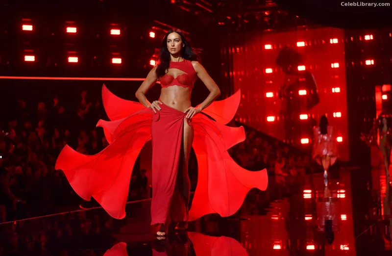 Irina Shayk photo 19 of 1219