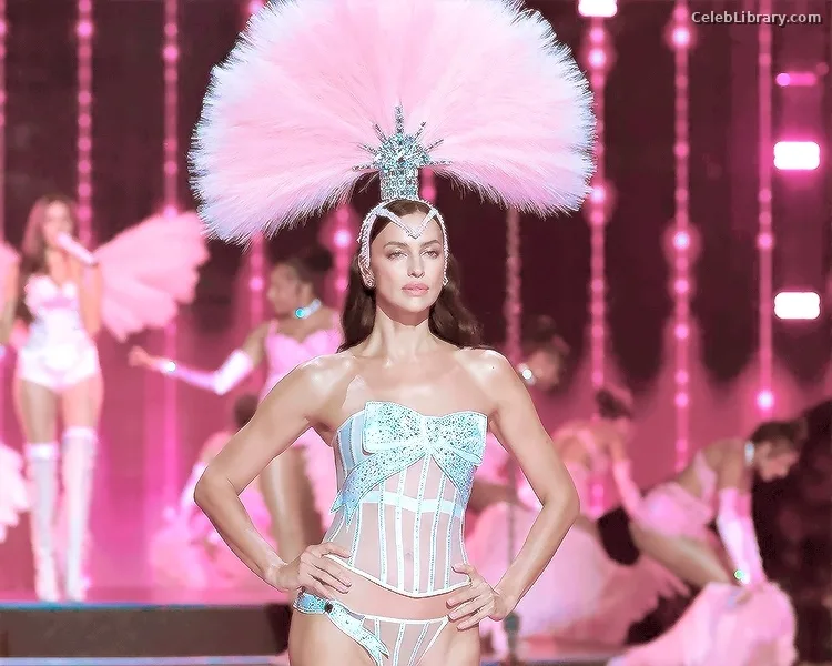 Irina Shayk photo 23 of 1219