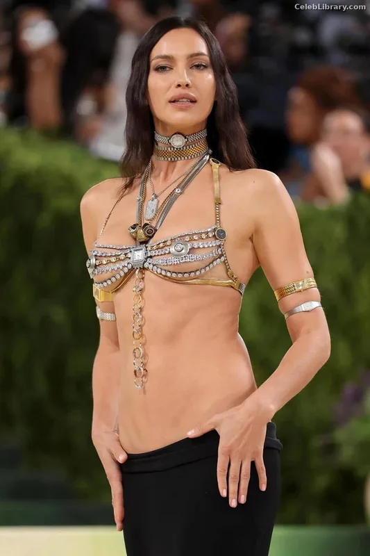 Irina Shayk photo 10 of 1219