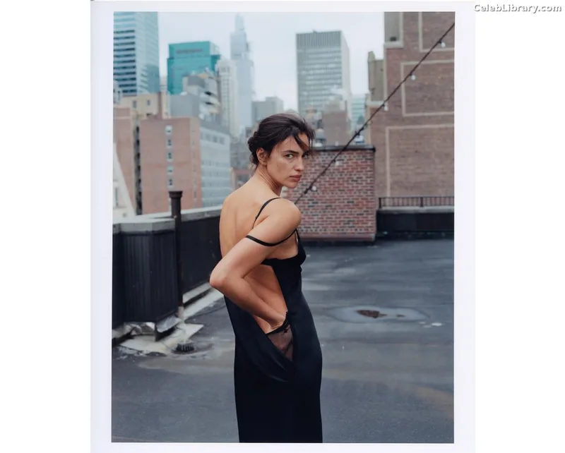 Irina Shayk photo 1 of 1219