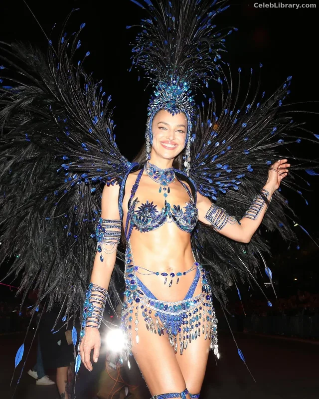 Irina Shayk photo 2 of 1219
