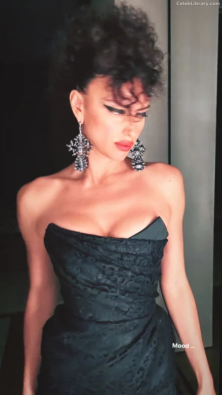 Irina Shayk photo 2 of 1219