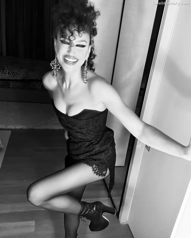 Irina Shayk photo 1 of 1219