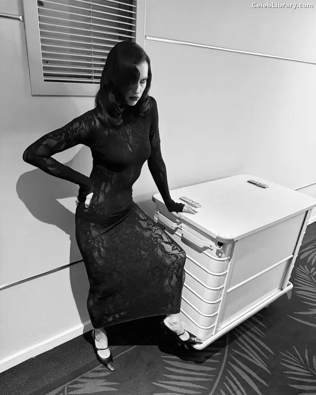 Irina Shayk photo 6 of 1219
