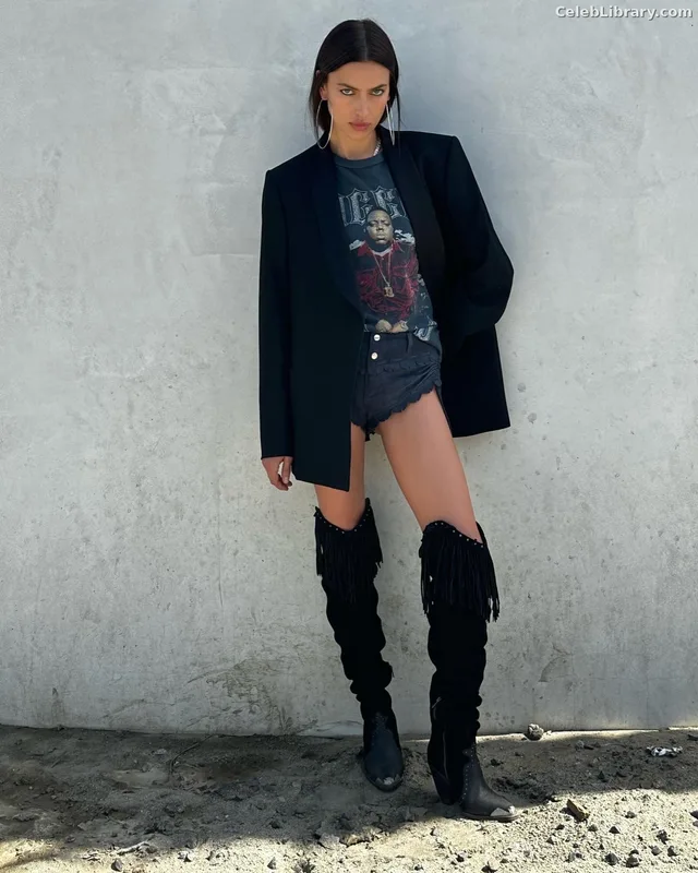 Irina Shayk photo 2 of 1219