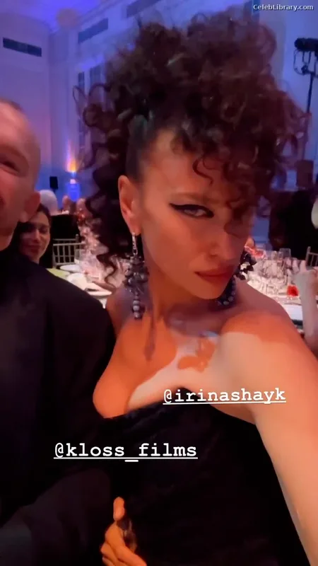 Irina Shayk photo 1 of 1219