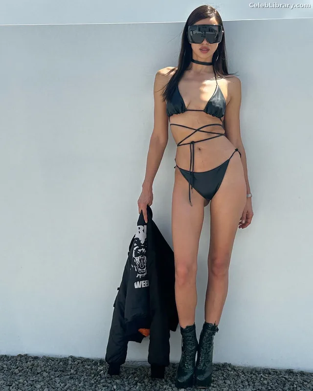 Irina Shayk photo 3 of 1219