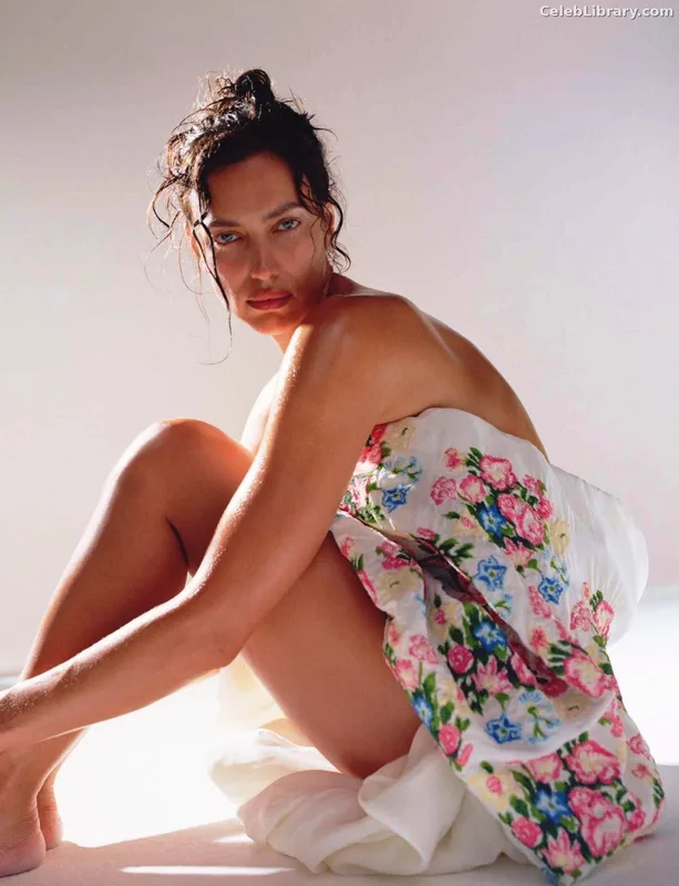 Irina Shayk photo 8 of 1219