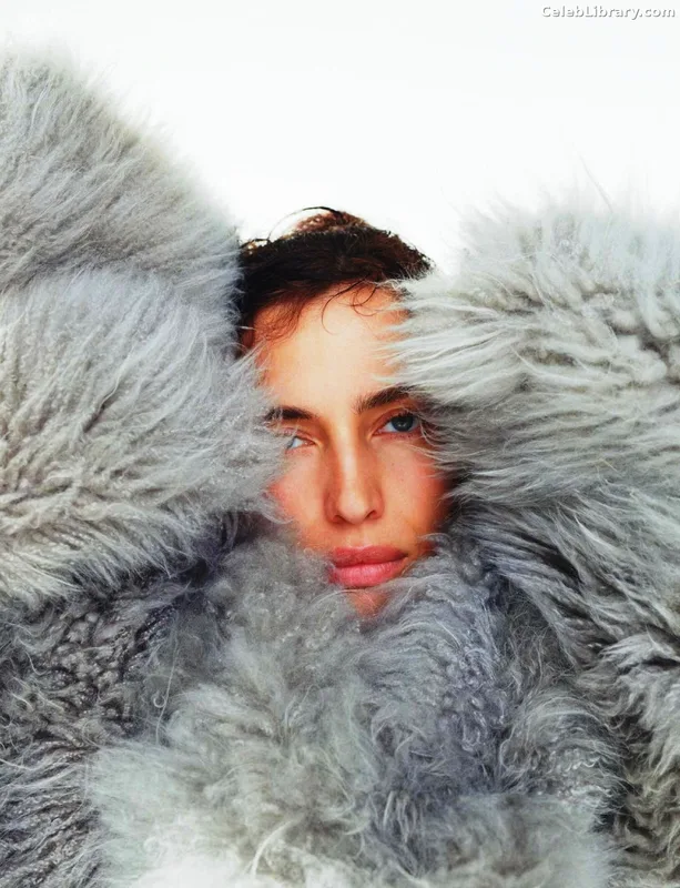 Irina Shayk photo 10 of 1219