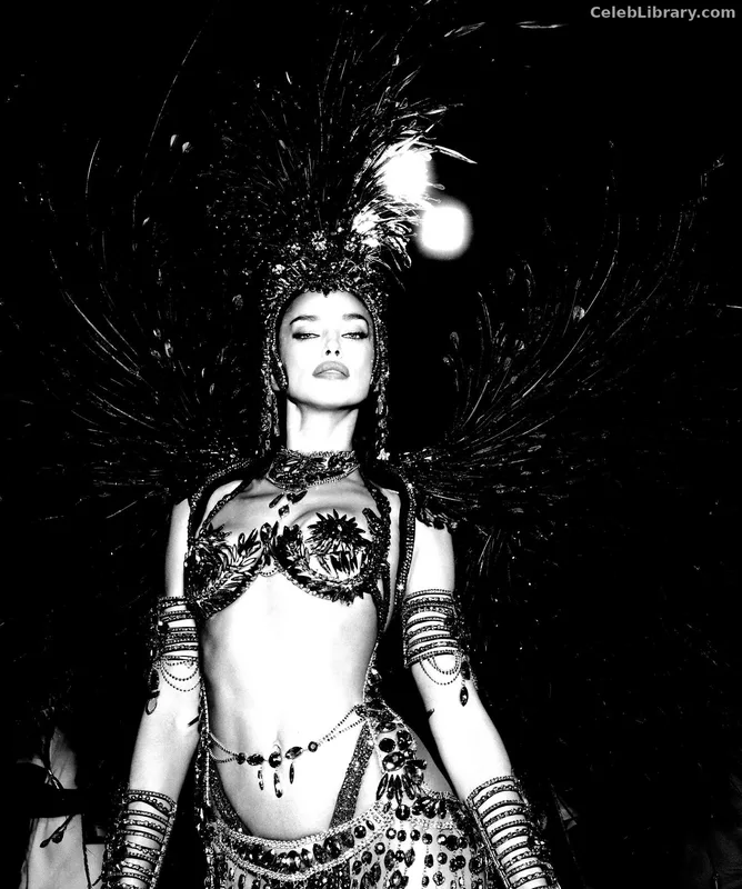 Irina Shayk photo 19 of 1219