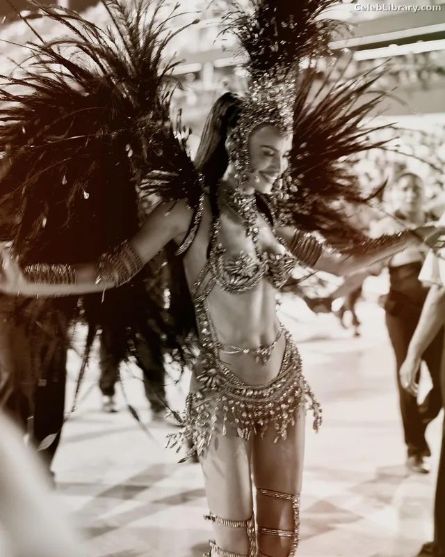 Irina Shayk photo 3 of 1219