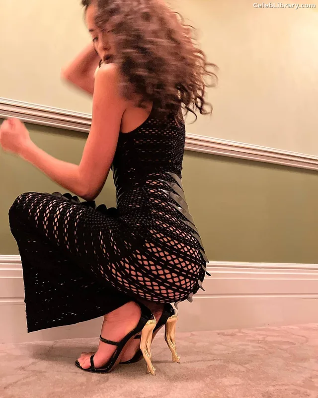 Irina Shayk photo 1 of 1219