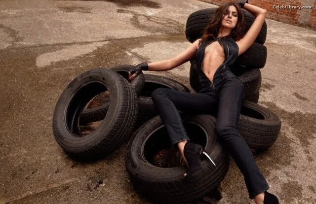 Irina Shayk photo 11 of 1219