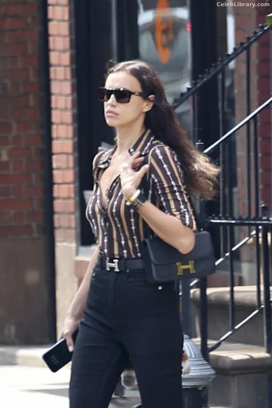 Irina Shayk photo 6 of 1219