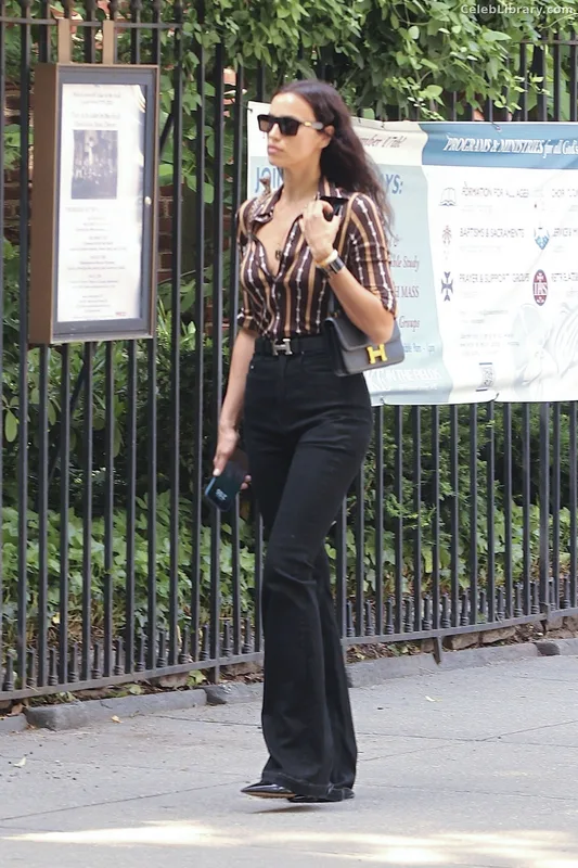 Irina Shayk photo 3 of 1219