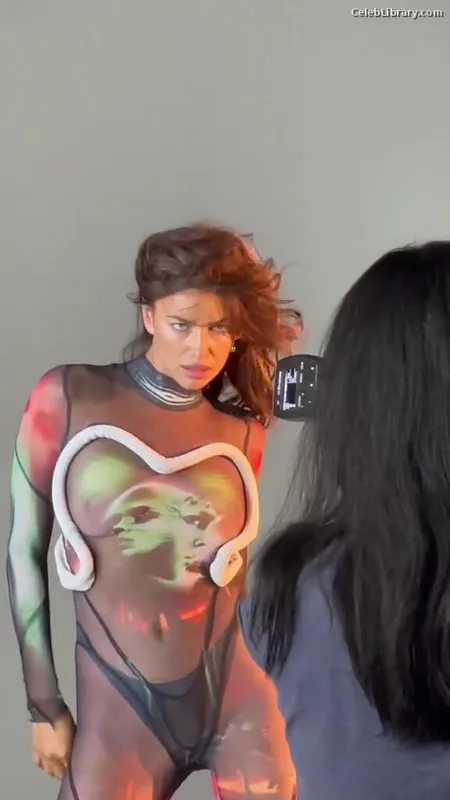Irina Shayk photo 2 of 1219