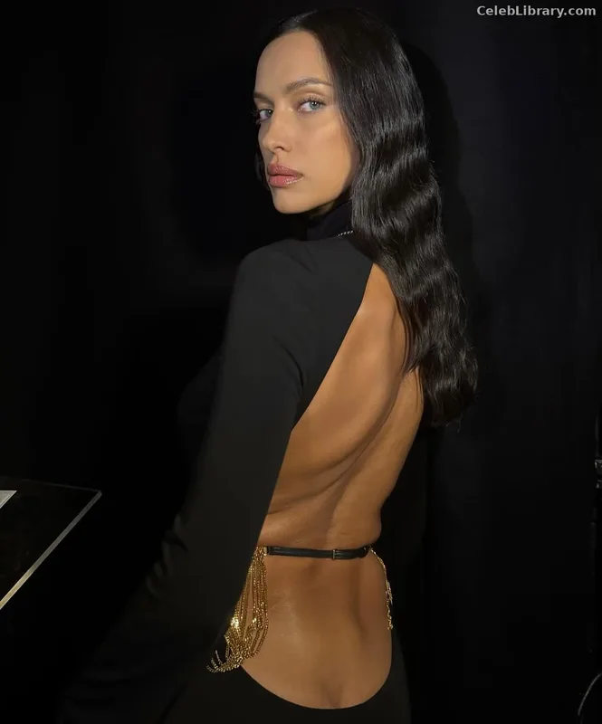 Irina Shayk photo 2 of 1219