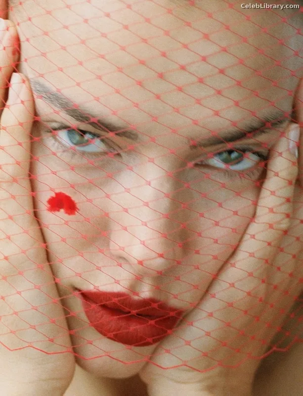Irina Shayk photo 3 of 1219