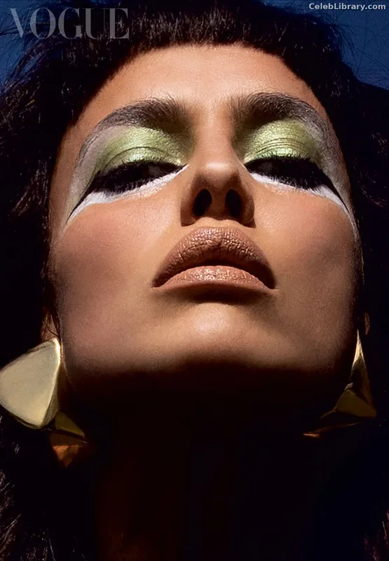 Irina Shayk photo 1 of 1219