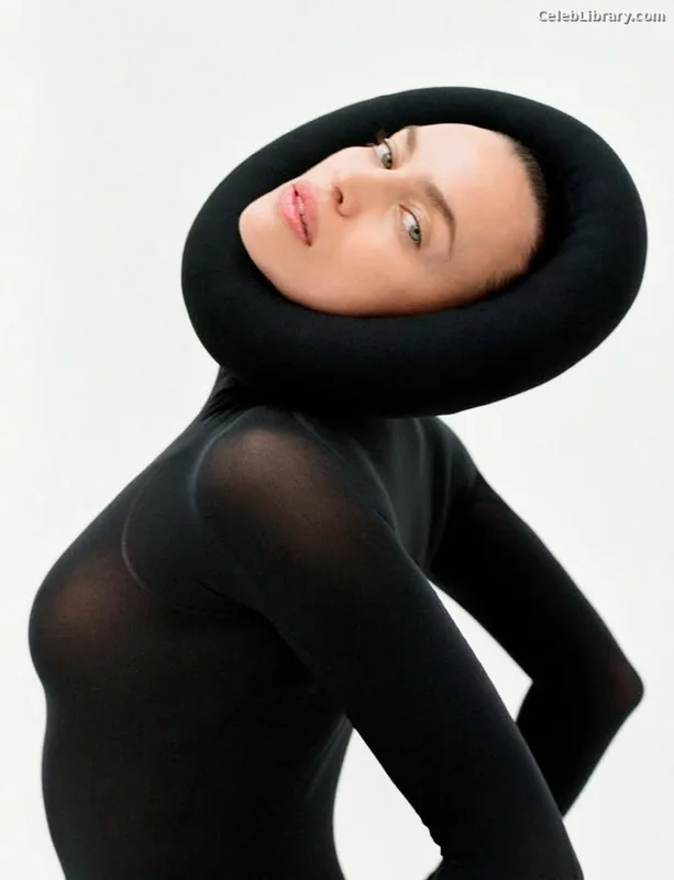 Irina Shayk photo 4 of 1219