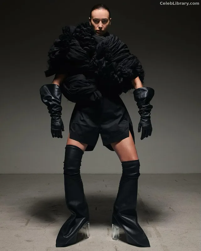 Irina Shayk photo 5 of 1219