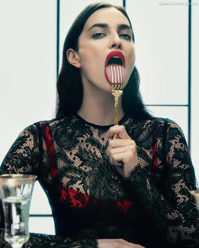 Irina Shayk photo 10 of 1219