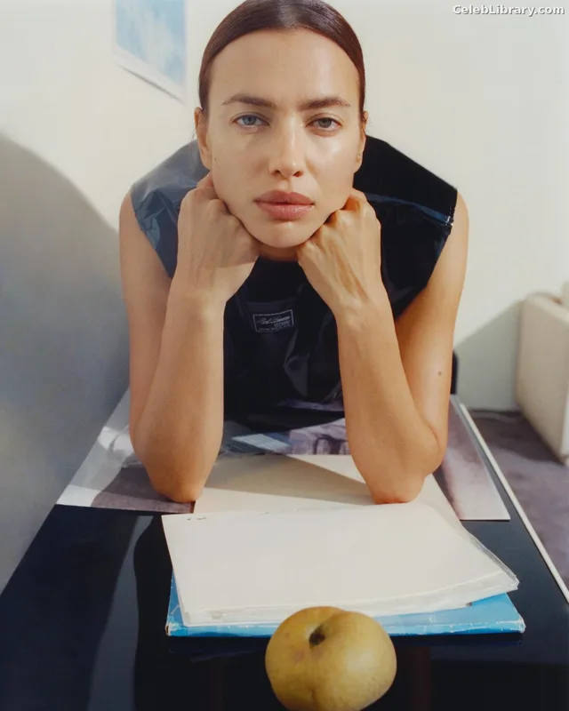 Irina Shayk photo 2 of 1219