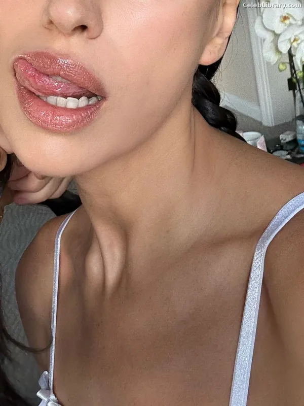 Irina Shayk photo 9 of 1219
