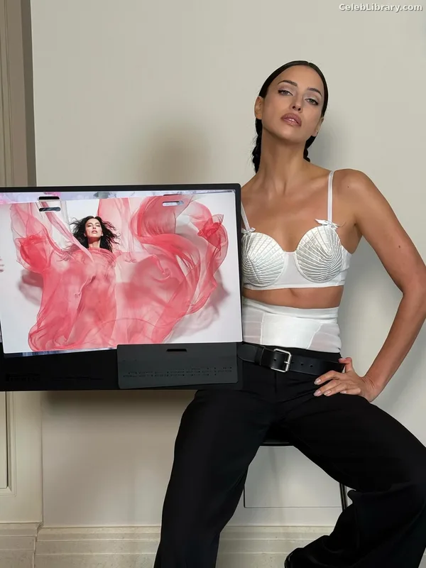 Irina Shayk photo 14 of 1219