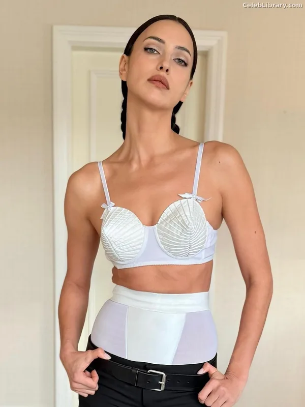 Irina Shayk photo 16 of 1219