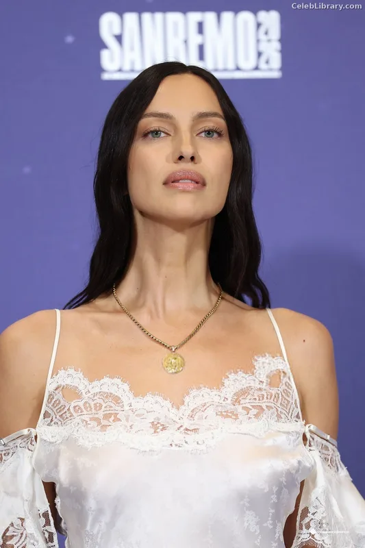 Irina Shayk photo 16 of 1219