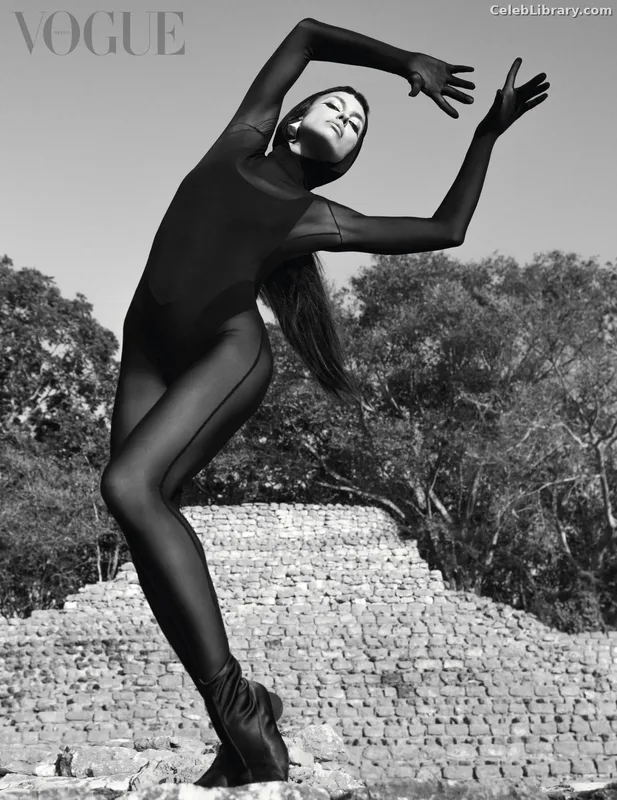 Irina Shayk photo 10 of 1219