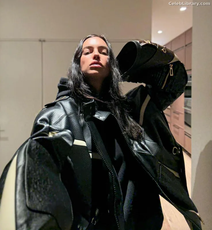 Irina Shayk photo 16 of 1219