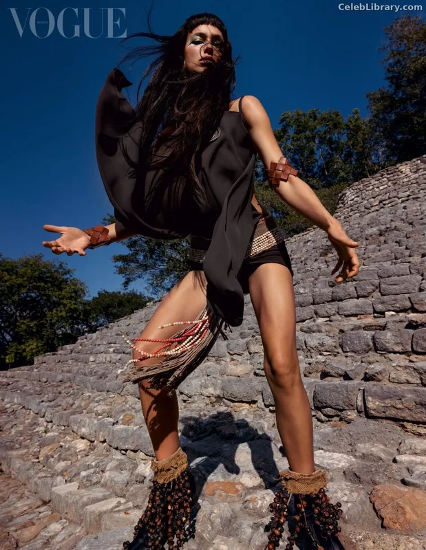 Irina Shayk photo 2 of 1219